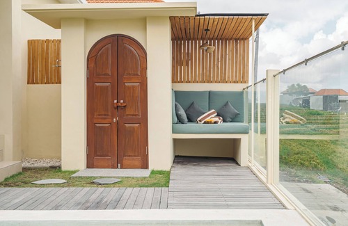 Pererenan House | Aaya - 8 Min To Beach, Radiant Villa w/Rice Field & Sunset Views