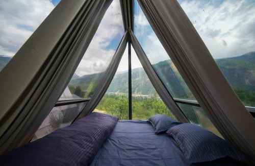 Manali Resort | Aayna Stays