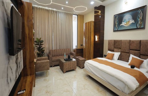 Bullawala Hotel | Aayu Residency