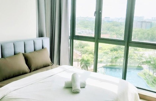 Masai Apartment | AB HOME "Sunset Suite" GREEN HAVEN #360"PooL View JB