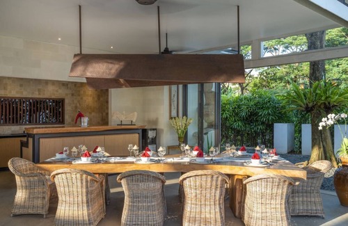 Umalas Villa | Abaca Iluh 6 BR - Luxury in the heart of Seminyak