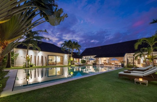 Umalas Villa | Abaca Iluh 6 BR - Luxury in the heart of Seminyak