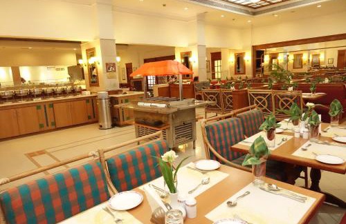 Shenoys Hotel | Abad Atrium