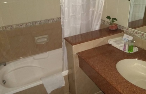 Shenoys Hotel | Abad Atrium