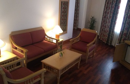 Shenoys Hotel | Abad Atrium
