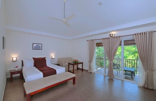 Lakkidi Hotel | Abad Brookside