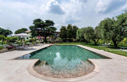 Soiano del Lago Apartment | Abaye I Champagne Charm Adults Only