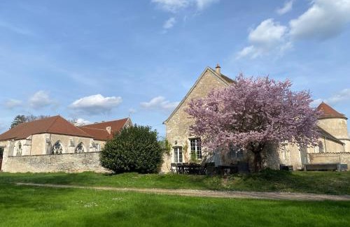 Accolay Bed & Breakfast | Abbaye de Reigny - Esprit de France