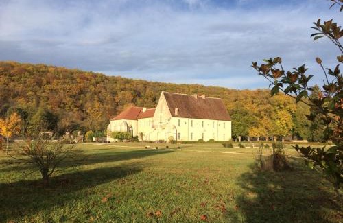 Accolay Bed & Breakfast | Abbaye de Reigny - Esprit de France