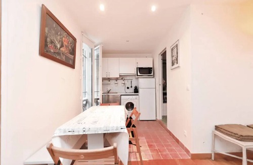 Montmartre Apartment | Abbesses/Montmartre Ideal for 2 families