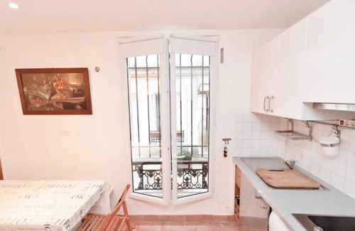Montmartre Apartment | Abbesses/Montmartre Ideal for 2 families