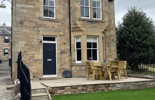 Jedburgh House | Abbey House, charming traditional historic house. Spectacular views of the Abbey
