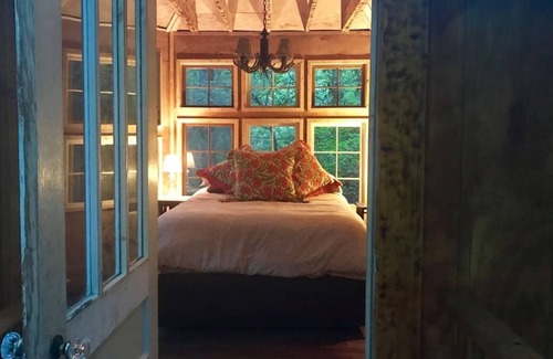 Suches House | Abbie's Waterfall Treehouse - Glamping with a Hot Tub, Cookshack, View from Bed