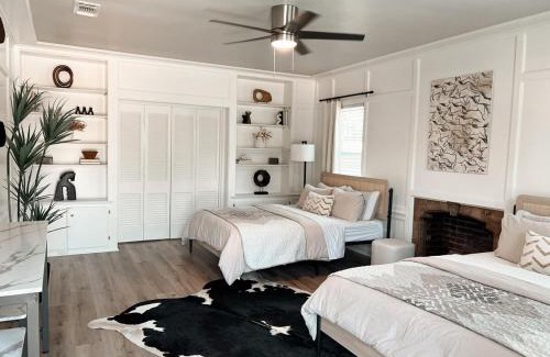 South Overton House | Abbott Retreat- 4min walk to TTU & 2 king beds