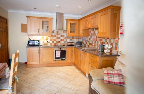 Aberystwyth House | Aberystwyth Cottage Ilar
