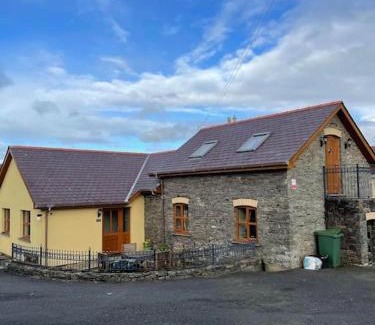 Aberystwyth House | Aberystwyth Cottage Ilar