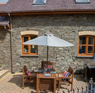Aberystwyth House | Aberystwyth Cottage Ilar