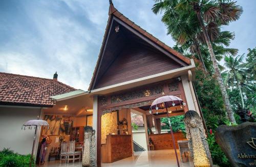 Peliatan Hotel | Abhirama Villas and Spa
