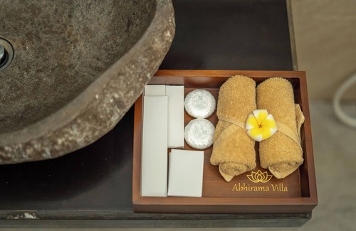 Lodtunduh Cabin | Abhirama Villas and Spa