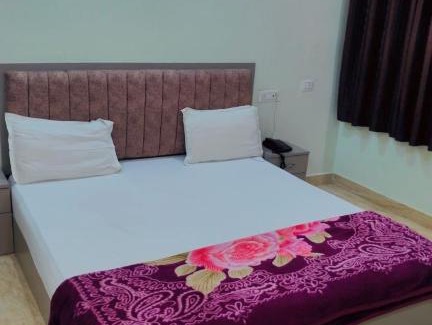 Varanasi Hotel | Abhivadya Gange Hotel And Cottage