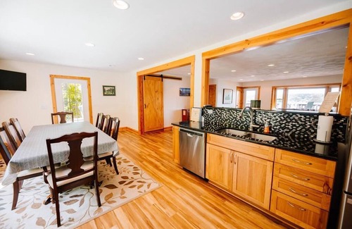 Ingles House | Abigail's Lake View has a Panoramic view of Claytor Lake!