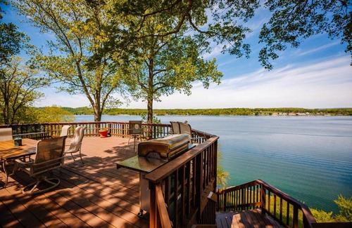 Ingles House | Abigail's Lake View
