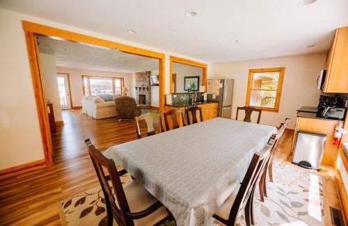Ingles House | Abigail's Lake View
