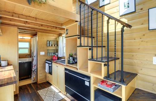 Abingdon Apartment | Abingdon Vacation Rental Tiny Home on 10-Acre Farm