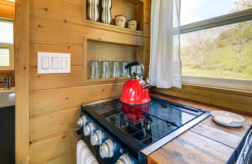 Abingdon Apartment | Abingdon Vacation Rental Tiny Home on 10-Acre Farm