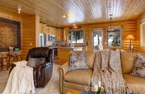 Deer Valley Condo | Abode at Black Bear #110 | Charming Lodge with Deer Valley Ski Access