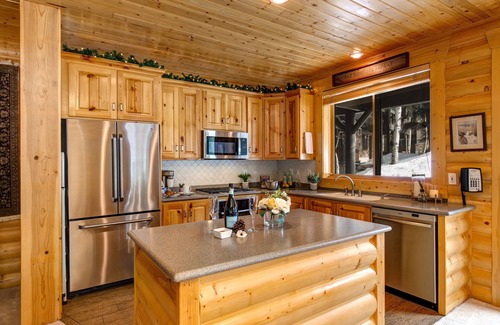 Deer Valley Condo | Abode at Black Bear #110 | Charming Lodge with Deer Valley Ski Access