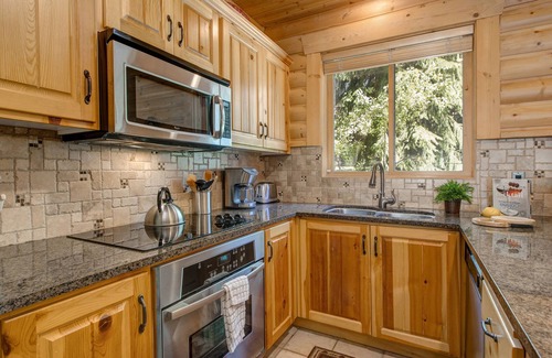 Deer Valley Condo | Abode at Black Bear #253 | Private Hot Tub & Steps to Deer Valley Skiing