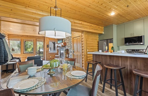 Deer Valley Condo | Abode at Black Bear #353 | Mountain Retreat w/Private Hot Tub, Walk to DV Trails & Skiing
