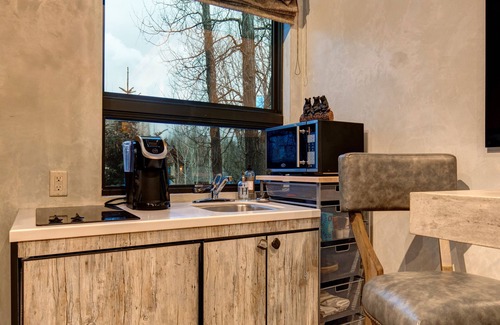 John Dodge House | Abode at Three Bears | Stunning Wilderness Estate for All Seasons!