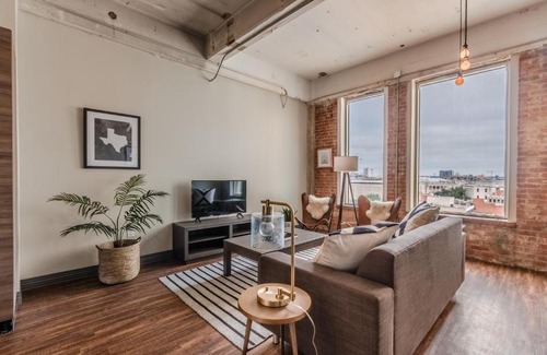 Downtown Dallas Apartment | Abode Dallas - Downtown Convention Center