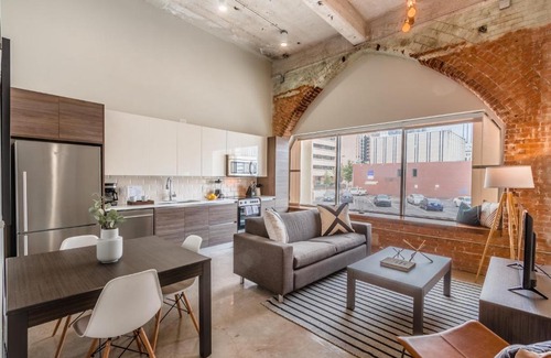 Downtown Dallas Apartment | Abode Dallas - Downtown Convention Center