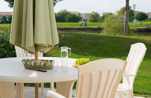 L'Aiguillon-sur-Vie House | Abordable! Maison rustique et cosy avec terrasse | Golf!