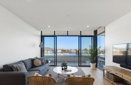 Safety Beach House | Aboslute waterfront, views of Martha Cove, brand new 3 bedroom apartment