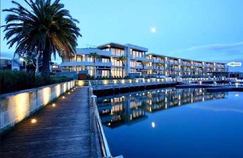 Safety Beach House | Aboslute waterfront, views of Martha Cove, brand new 3 bedroom apartment