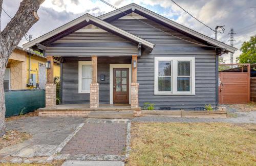 Eastside Promise Neighborhood House | about 2 Mi to Dtwn San Antonio Comfy Home with Yard!