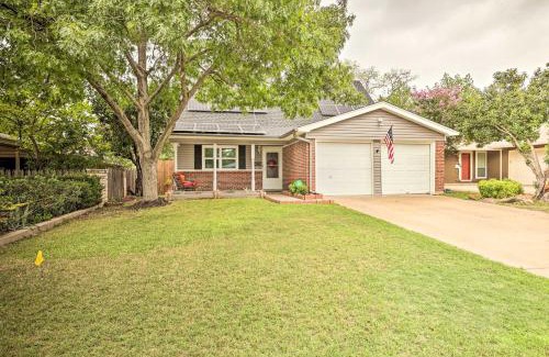 Fort Worth House | about 5 Mi to Dtwn Fort Worth Retreat with Fire Pit