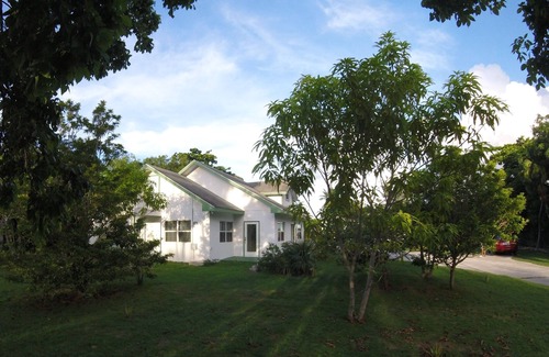 West Bay Cottage | About A Minute's Walk To Beach. Check Us Out.