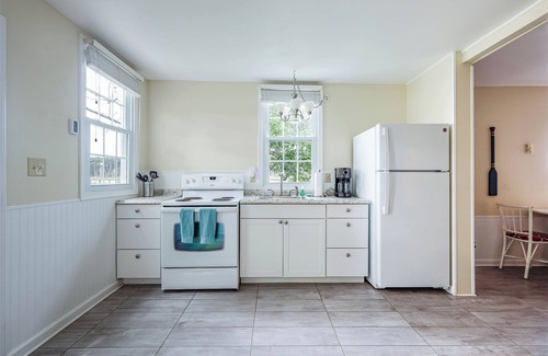Taylors Island House | About Time! - Remote Waterfront Home with Dock - Sleeps 15-New EV Charger!
