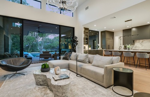 Barton Hills House | Above Platinum I Pool&Spa I Sauna I Modern Luxury I Services I Outdoor Living