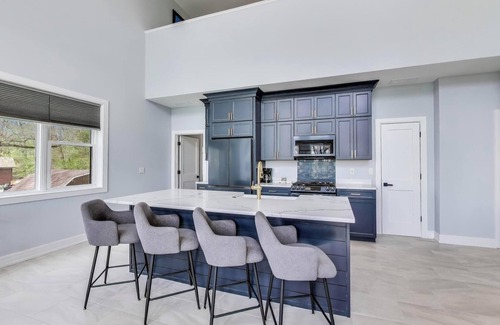 Williams Bay House | Above The Bay | 3BR + Loft, Arcade, Deck, Near Pier 290 & Williams Bay Beach