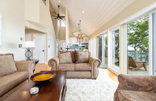 Roseland House | Above The Clouds with Wintergreen Advantage