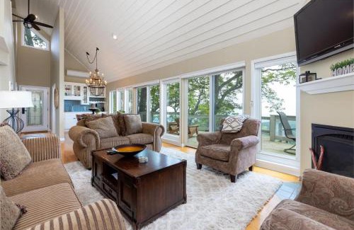 Roseland House | Above The Clouds with Wintergreen Advantage