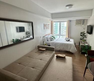 Poblacion District Apartment | Abreeza Place Tower 1 27th Floor, Wi-Fi 50mbps and Kitchen