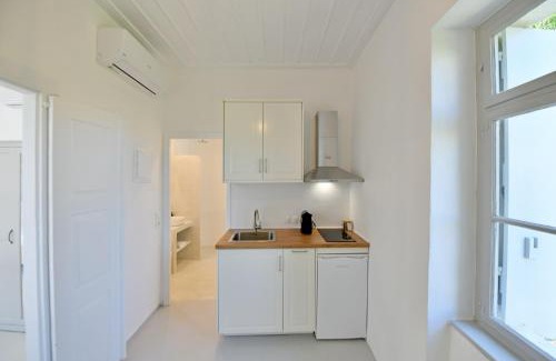 idhra Apartment | Abri Hydra