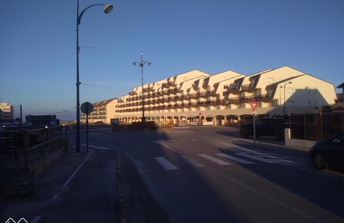 Sainte-Cecile-Plage Apartment | abrimer